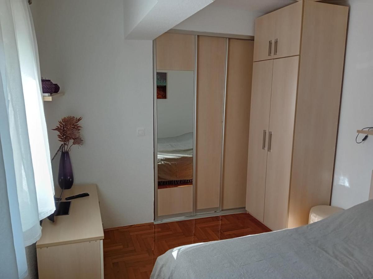 Apartment Nikol Pula Luaran gambar