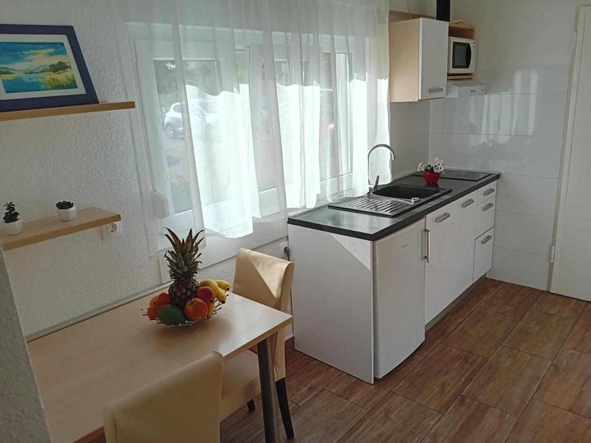 Apartment Nikol Pula Luaran gambar